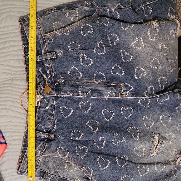NWT Easel Heart Distressed Jeans - Picture 9 of 12